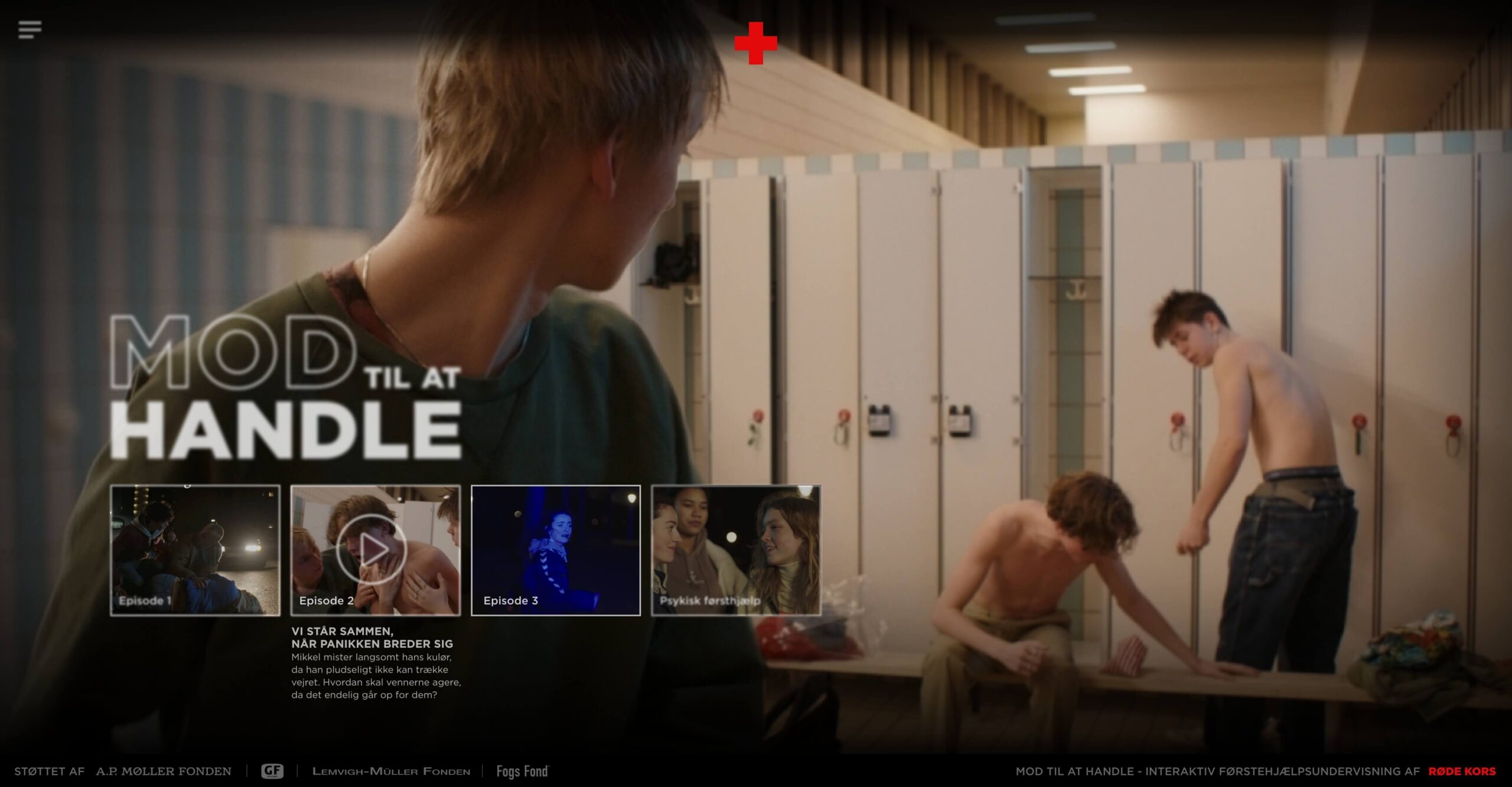 A video selection screen from the 'MOD TIL AT HANDLE' campaign, focusing on an episode titled 'NÅR PANIKKEN BREDER SIG' (When panic spreads). The background shows the back of a blonde teenager's head looking into a school locker room where two shirtless boys are present. The episode description at the bottom asks how the characters will handle a situation where a boy named Hans suddenly can't breathe.